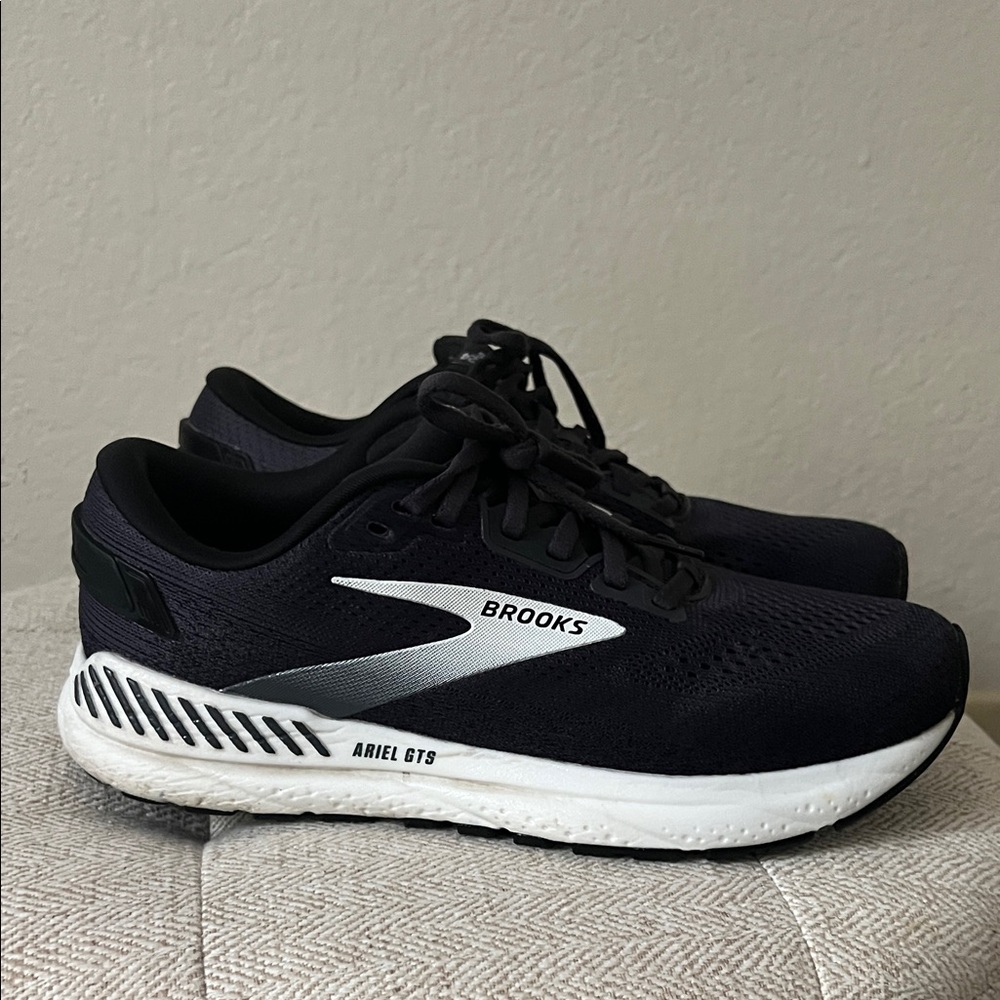 Brooks Ariel GTS 24 Black and White Running Shoes in Size 8 - Picture 7 of 15